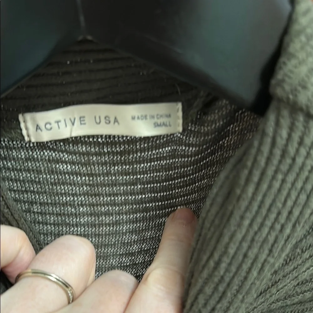 Like New USA Green Turtleneck Sweater